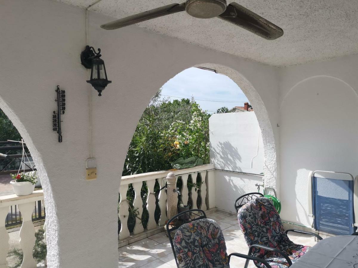 Apartma Soncek Premantura Exterior photo